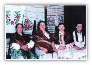 На здымку (злева направа) Абрамовіч Алена Мікалаеўна, Грэчка Надзея Васільеўна, Раманюк Марыя Трафімаўна, Крэйдзіч Вера Ігнатаўна