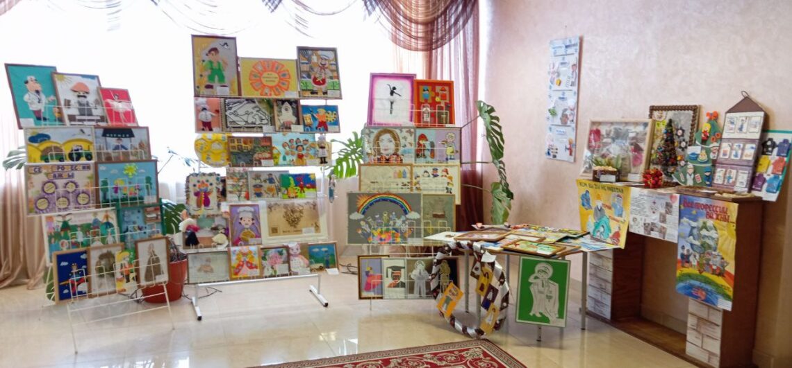 Выставка творческих работ «Все профессии важны»