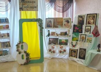 Фотозона «Закружился в небе март!»