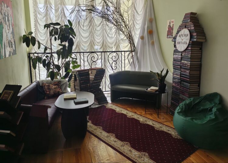 Уютный уголок для чтения и неформального общения