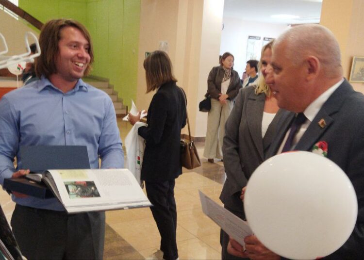 Книжная выставка «Скарб народа Беларусі ў яднаннi»