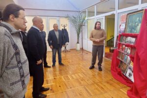 Книжная выставка-обзор «По страницам Октябрьской революции»