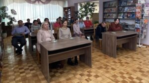 Встреча инспектора сектора надзора и профилактики Константина Стемпковского с сотрудниками Дрогичинской центральной районной библиотеки