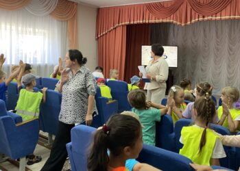 Правовой час «Детство под защитой» Игровая программа «Дружба начинается с улыбки»